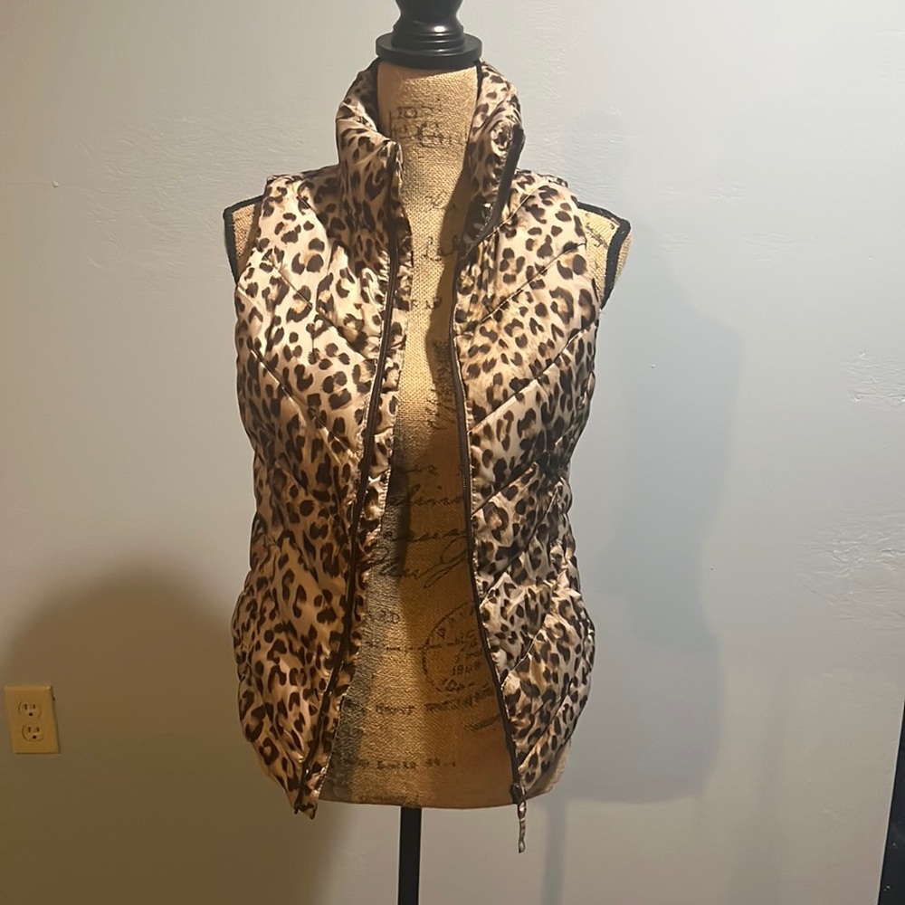*NWT* Women’s Leopard Print Puffer Vest